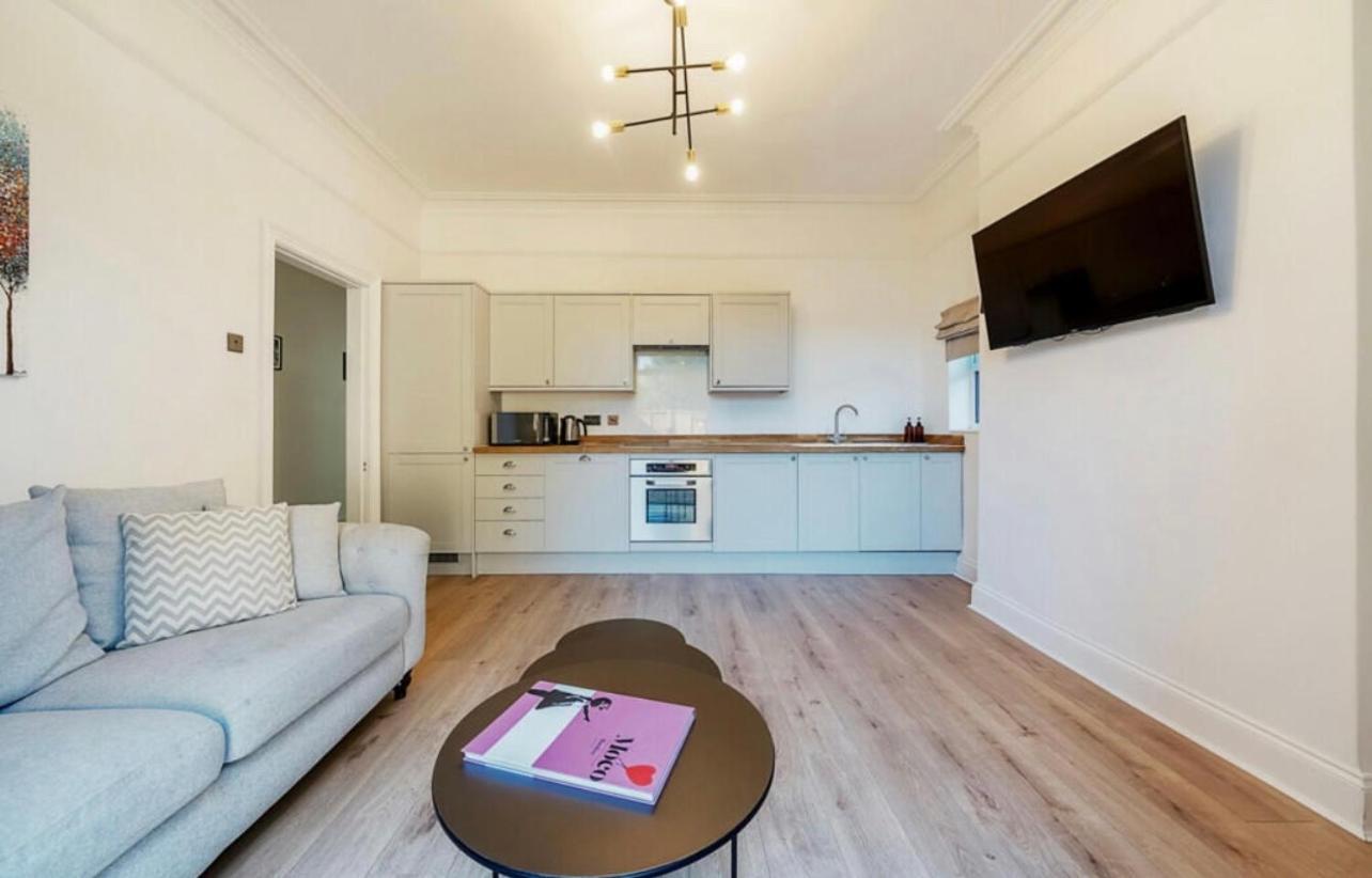 Cotswold Gateway Apartment: Family-Friendly with Convenient Parking Evesham Exterior photo