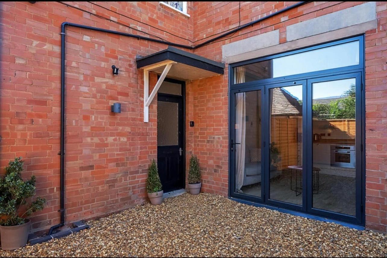 Cotswold Gateway Apartment: Family-Friendly with Convenient Parking Evesham Exterior photo
